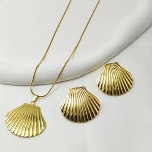 Gold Seashell Necklace & Earrings Set – Statement Shell Jewelry